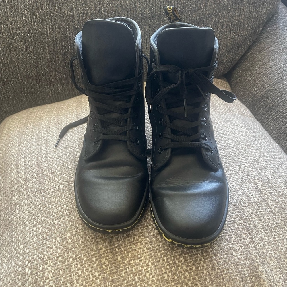 Dr. Martens Shoreditch - Picture 2 of 8
